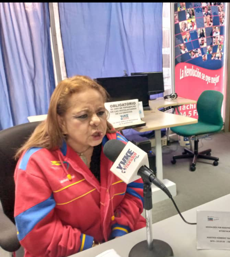 #UnAulaensuCasa 
#94.5 fm
En representación del Gobierno Nacional las titulares de <a href="/PDVAL_OFICIAL/">PDVAL</a> y #EduvinaBustamante  @ZonaEducTachira #BerzabethGandica acompañan las jornadas sociales que el Gobernador <a href="/FreddyBernal/">Freddy Bernal</a> y su esposa <a href="/KaremDeBernal/">Karem Durán de Bernal</a> realizan en la geografía regional