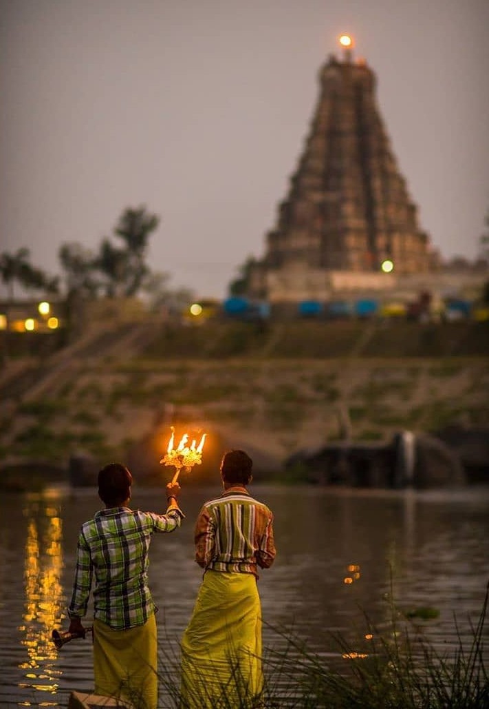 LostTemple7's tweet photo. No matter, where life takes you,

Don't forget where you come from and who you are ....

U belong to the most ancient civilization... 

Sanatan - The Eternal..... https://t.co/lACesckKgx