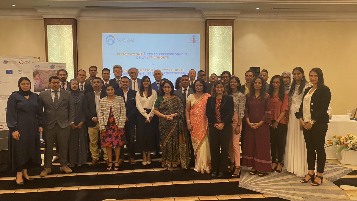 👏🏻 Félicitations aux 30 professionnels de #santé mauriciens 🇲🇺 qui ont complété avec succès les 13 semaines de #formation du #FETP frontline One Health coordonnée par le réseau #SEGAOneHealth #COI avec l’appui du #MIH et le soutien de <a href="/AFD_France/">Agence Française de #Développement (AFD) 🇫🇷 🇪🇺</a> et <a href="/EU_Partnerships/">EU International Partnerships 🇪🇺</a>