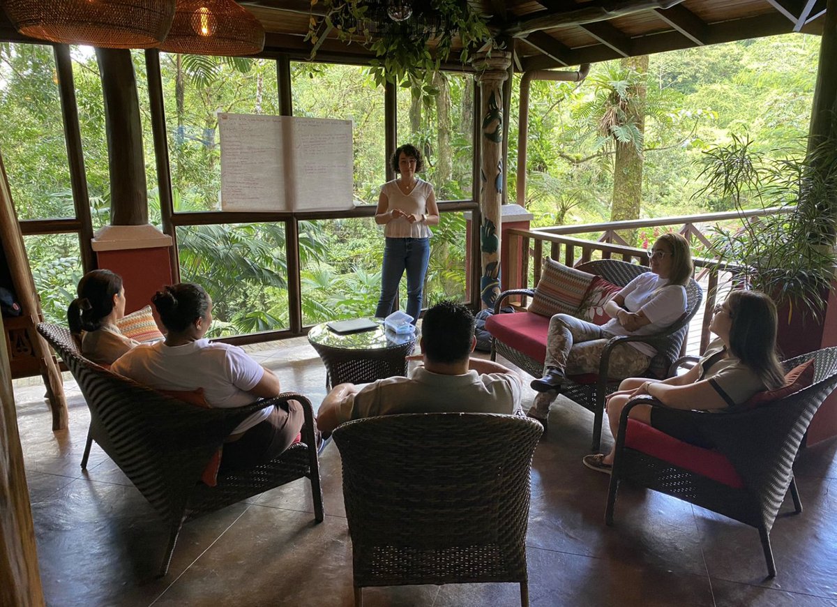 Dimerca1's tweet photo. Tener la oportunidad de acompañar a nuestros clientes en la vivencia de su propósito y además estar rodeados de tanta naturaleza nos llena de alegría y energía. Gracias Lost Iguana Resort por estos espacios de trabajo🌿#desarrollo #cultura #propósito https://t.co/SER15YDumA