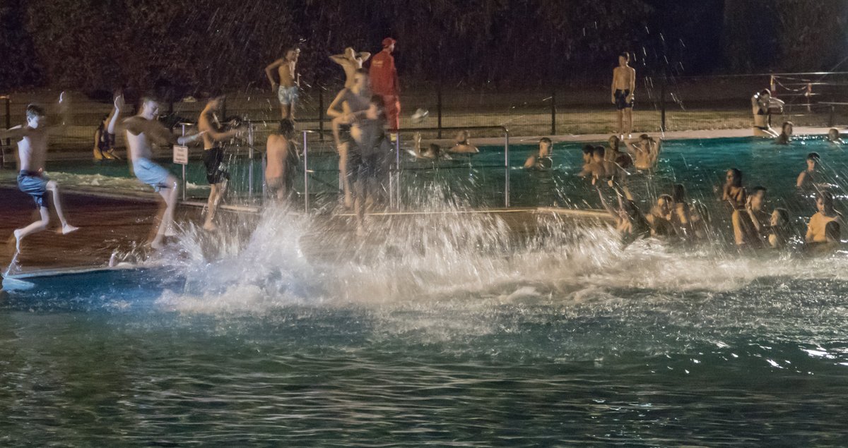 Einige hundert #Besucherinnen und #Besucher konnte die #DLRG beim diesjährigen #Nachtschwimmen im #Freischwimmbad in #Seligenstadt begrüßen.

Nach drei Jahren Pause fand die Veranstaltung zum ersten Mal wieder statt.

Mehr Infos gibt es auf der #Homepage:
seligenstadt.dlrg.de/news/5-dlrg-na…