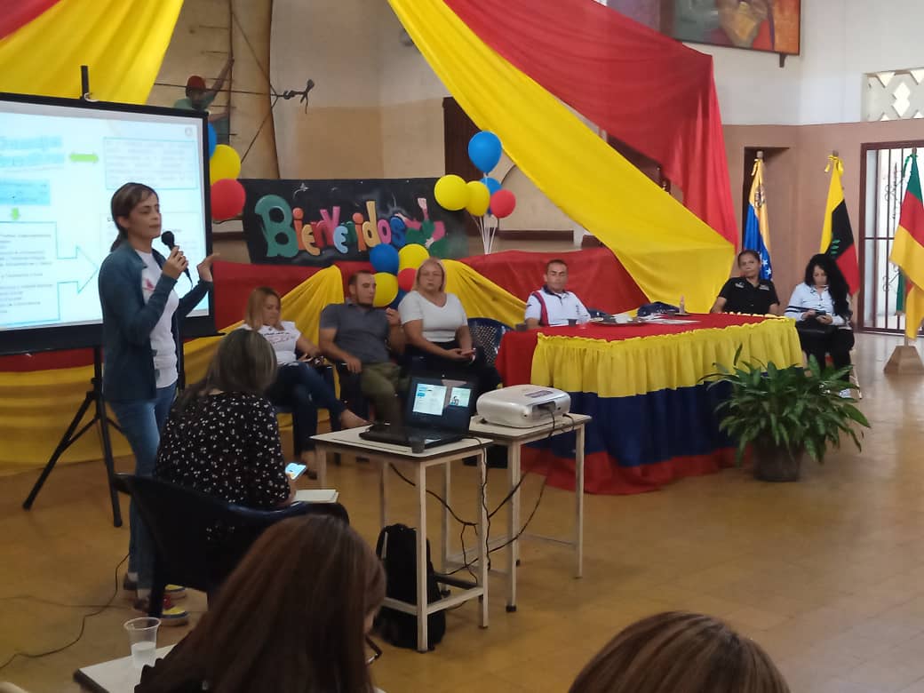 Formación con el Equipo de  Z.E.T ,hoy con la visita de la División de Comunidades Educativas ,en el Mcp Ayacucho
<a href="/NicolasMaduro/">Nicolás Maduro</a> @MPPEDUCACION <a href="/_LaAvanzadora/">Yelitze Santaella</a> <a href="/yelitzePSUV_/">Yelitze Santaella</a> @ZonaEducTachira <a href="/Berzabethg1/">Berzabethgandicaoficial</a> <a href="/FreddyBernal/">Freddy Bernal</a> <a href="/DGEFDMPPE/">Dirección General De Educación Física Y Deporte</a> <a href="/COORDCOMUNITACH/">Coordinación De Comunidades Educativas Táchira</a> 
 #Tachira #UnAulaEnSuCasa