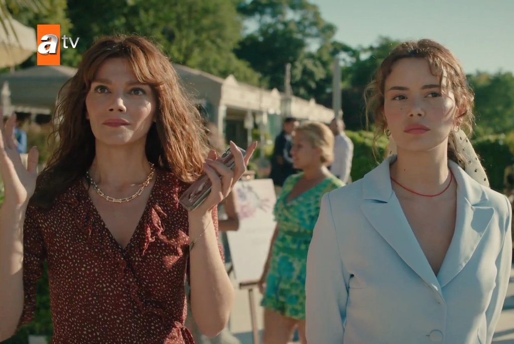 Durante tutta la puntata stavo pensando alla somiglianza di "Fulya" con Sinem, per poi scoprire che sono sorelle 😅

#BirKüçükGünIşığı
#SinemÜnsal #GizemÜnsal