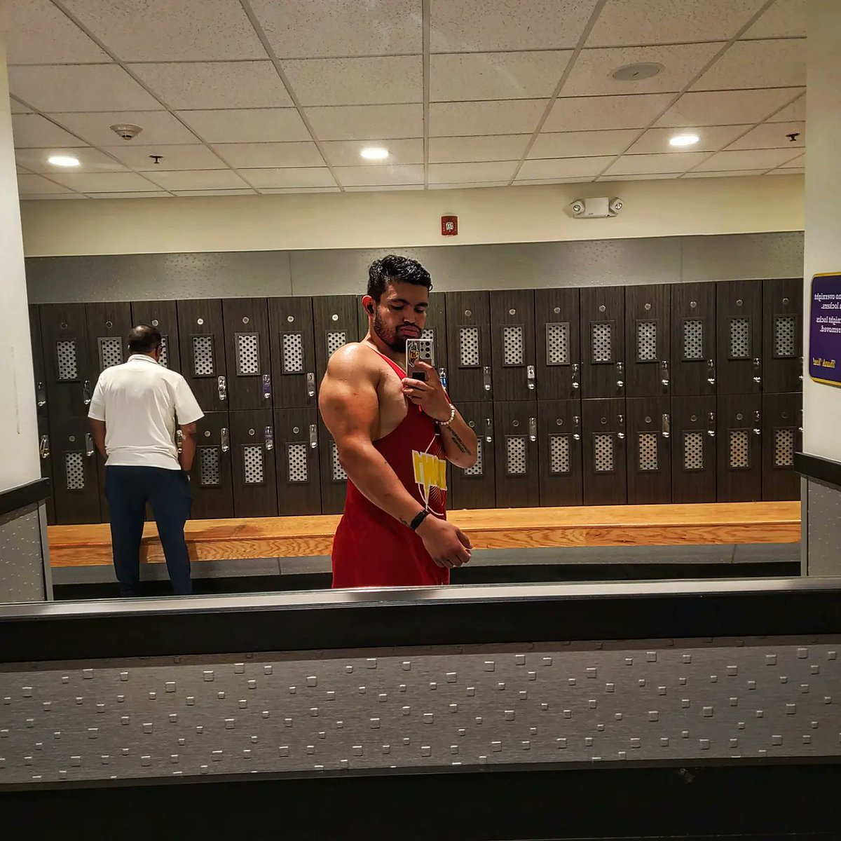 Agentic_wooz's tweet photo. *takes off the heaviest pump cover only to reveal the most mid physique fueled by 600mg of caffeine and dirty hardstyle drops* #GutterGainz #MetaPump https://t.co/iMiurepehQ