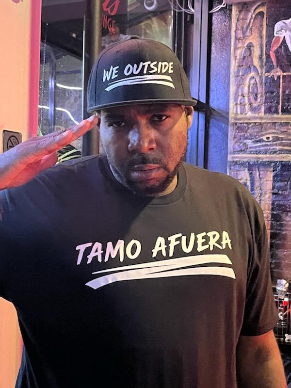 ChampagneCost tweet media