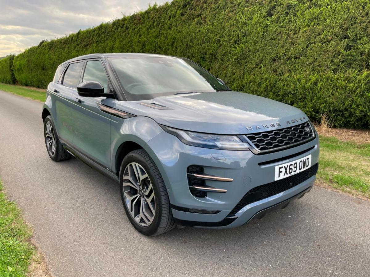 Just arrived is this stunning 2019 Range Rover Evoque D180.

Fabulous example of this popular luxury SUV. Grey with bronze accents, high specification and only 25,000 miles!

Click the link:

conta.cc/3fU3fHz

#RangeRover #Evoque #PolesworhtGarage
