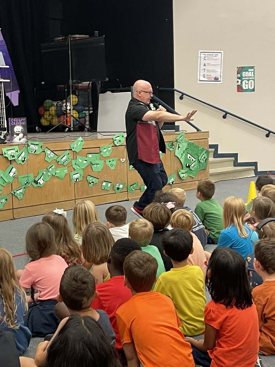 NikiPrindle's tweet photo. Aaron Reynolds introducing the importance of being an author and the greatness of children’s books!  #wearewse #1LISD https://t.co/ps8kbT4YLC