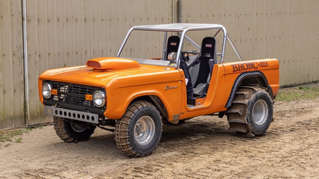 One of the Bronco sand racer builds tearing it up at the Northwest Bronco Roundup. The drag races were a blast!

#tomsoffroad #northwestbroncoroundup #sandracer #dragraces #fordbronco #earlybronco #vintagebronco #classicbronco #leadingthetrailsince76