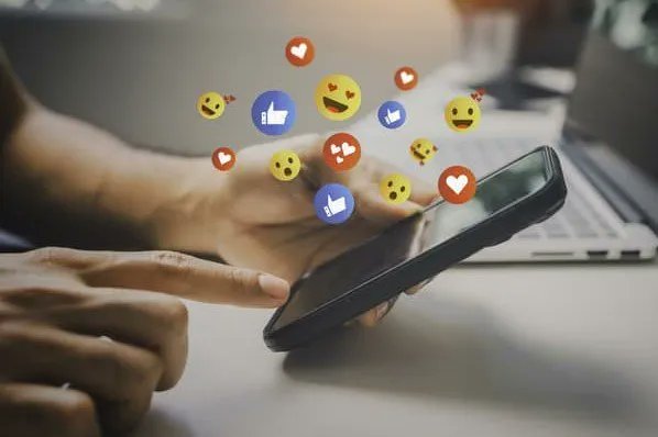 SumTotalMktg's tweet photo. Facebook is Redesigning its News Feed: What Marketers Need to Know https://t.co/5dyu0D5XSB https://t.co/inygZyJCKa