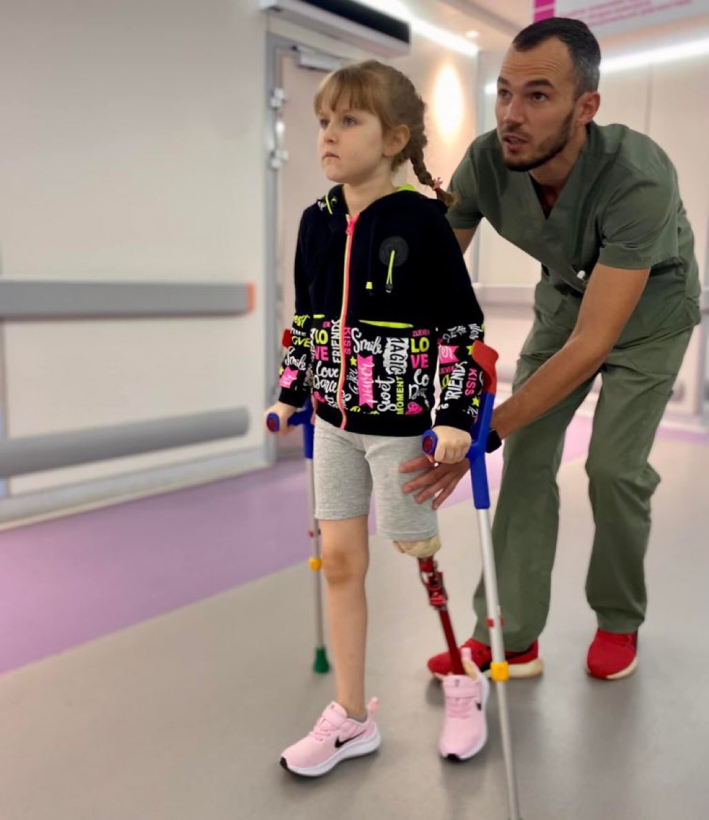 VictorKvert2008's tweet photo. 5-year-old Maryna is from Kherson region. In early May a russian missile destroyed her home and took her leg. https://t.co/TX6nd01h4r