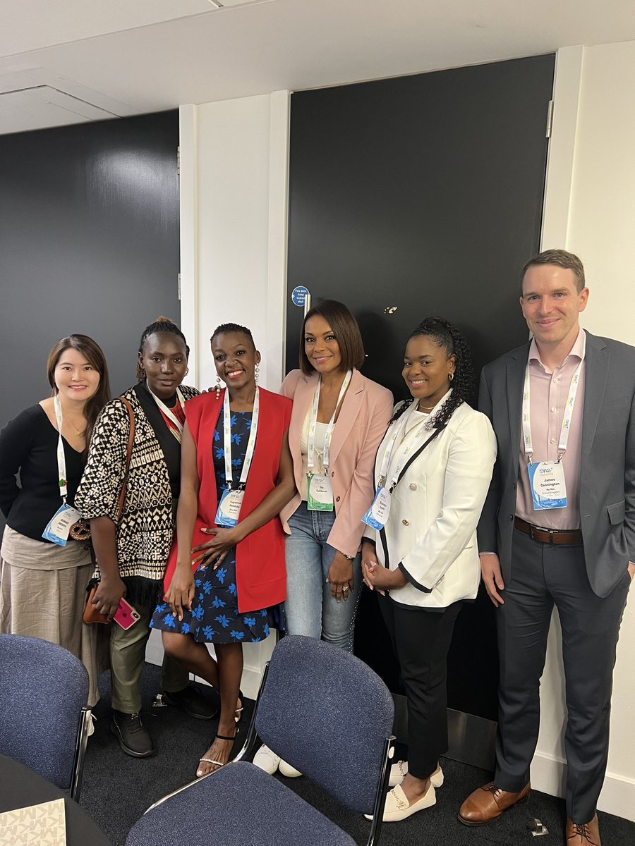 A huge pleasure and humbling experience to meet with <a href="/iliacalderon/">ilia calderon</a> and journalists/comms professionals from around the globe today to discuss the role and future of journalism at the <a href="/OneYoungWorld/">One Young World</a> summit #oneyoungworld2022