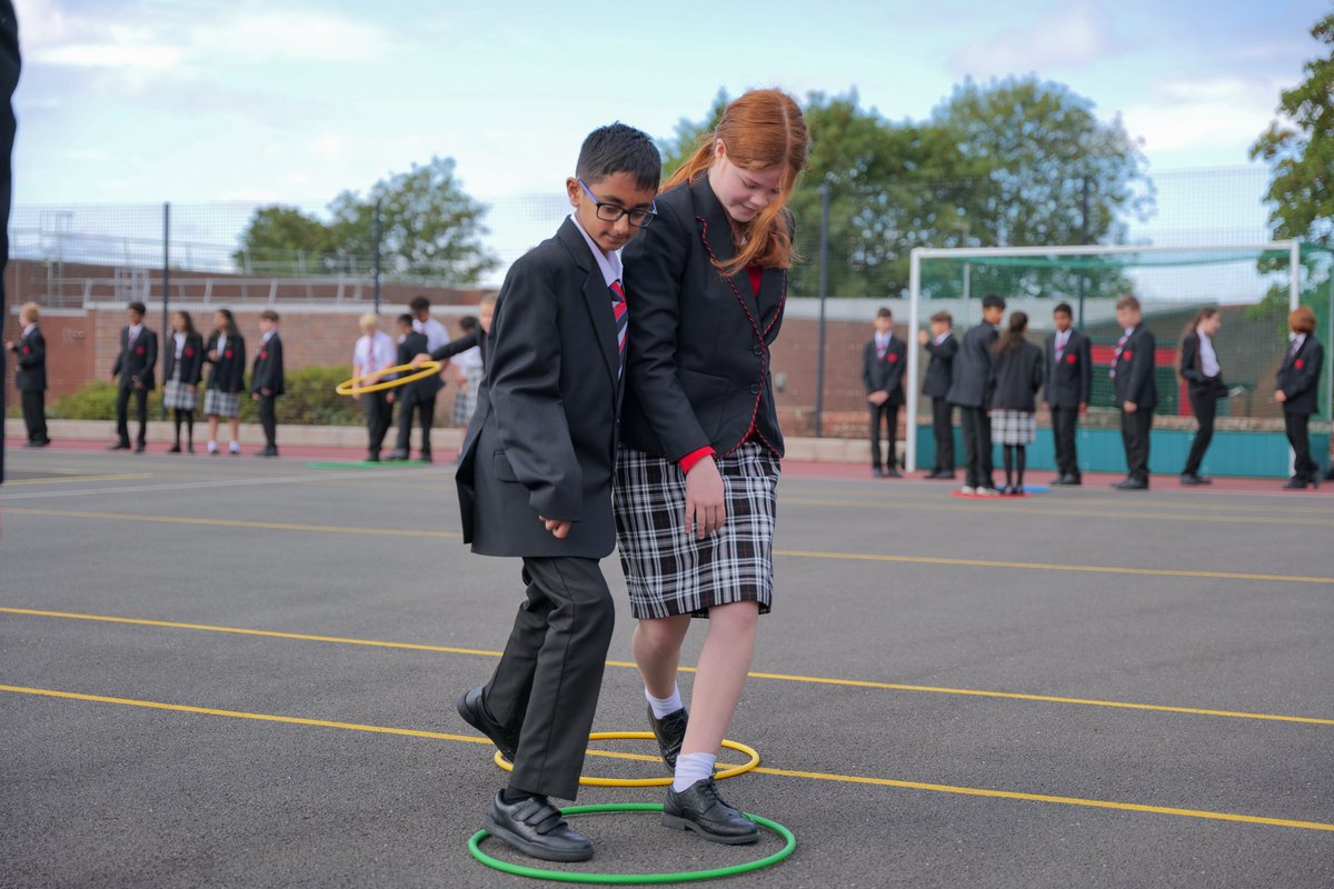 BedfordModern's tweet photo. Our Year 7 students spent today's tutorial enjoying teamwork-based activities. They had great fun ‘crossing the swamp’, traversing imaginary waters by working together and stepping only inside of hoops, and building the strongest structures they could out of spaghetti. https://t.co/uaWhCEBVpY