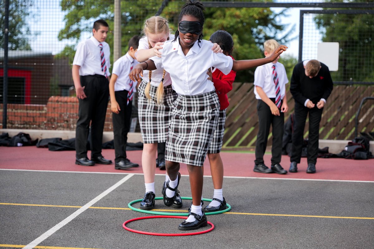 BedfordModern's tweet photo. Our Year 7 students spent today's tutorial enjoying teamwork-based activities. They had great fun ‘crossing the swamp’, traversing imaginary waters by working together and stepping only inside of hoops, and building the strongest structures they could out of spaghetti. https://t.co/uaWhCEBVpY