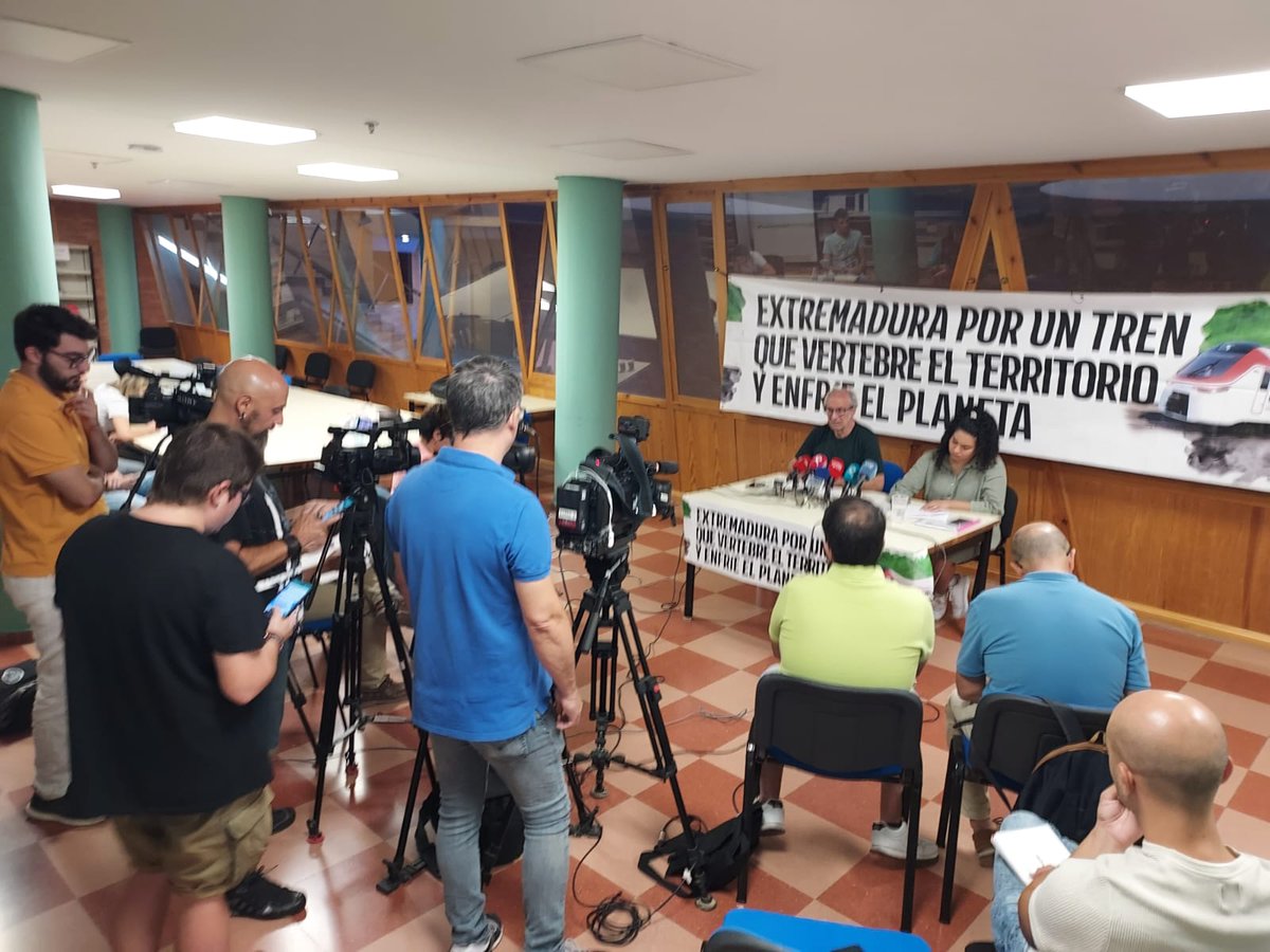 SolangeJarquin's tweet photo. El pasado lunes 5 de septiembre, hemos convocado a los medios de comunicación para invitar a la sociedad #extremeña a que se sumen a las reivindicaciones del #TrenExtremeño de la plataforma. La cita es:

📆 #8Septiembre
⌚ 13hrs
📍 Congreso de los Diputados 

#eltrenquemerecemos https://t.co/7wlaaQt5xu