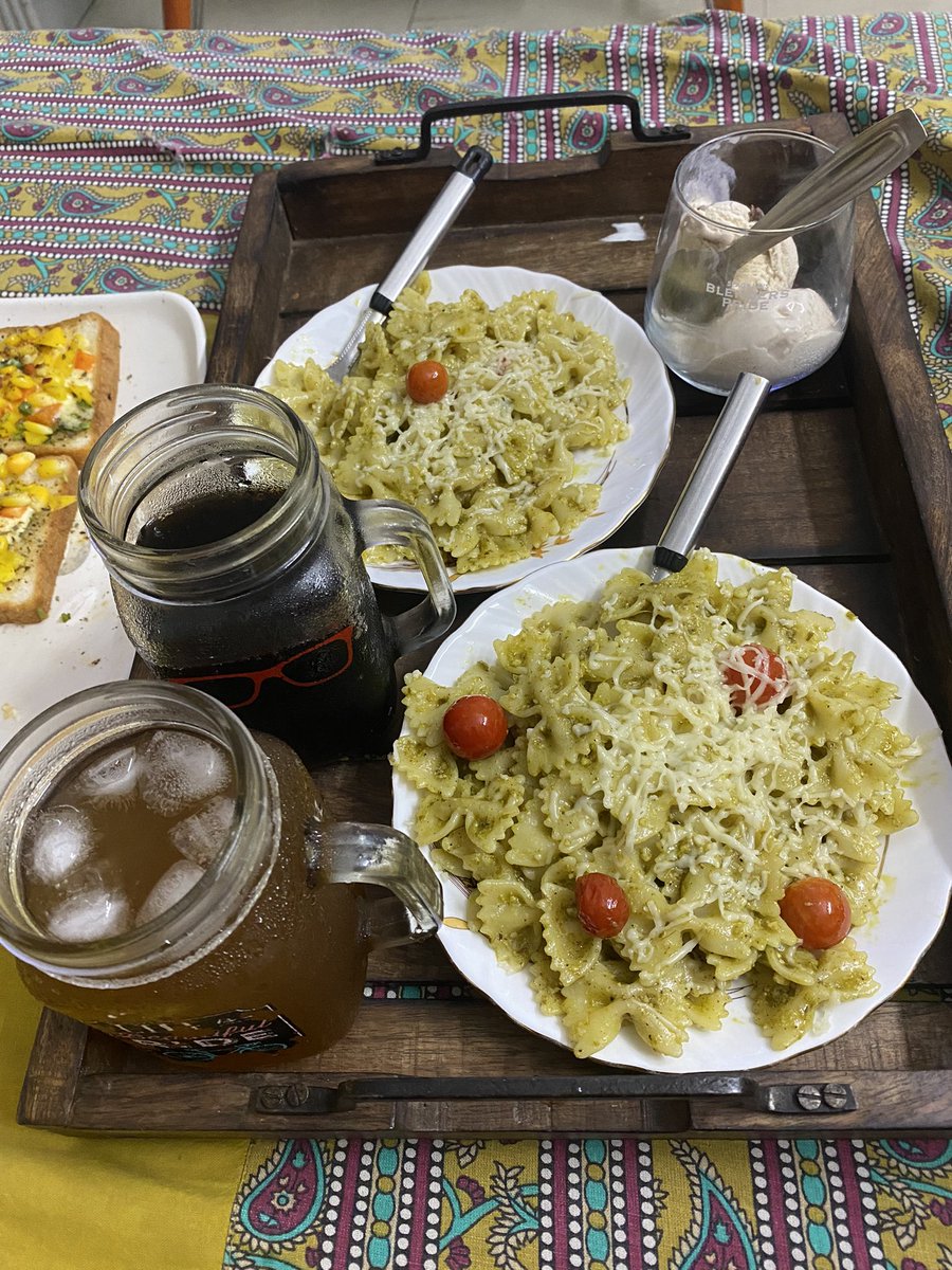 Cheesy garlic bread, Pesto Pasta( made for the first time),ice tea, coke and chocolate icecream for dessert 🍨 
That’s the dinner!
Reason:- wanted to cook something special 
#Homemadedinner
#Madebyme
#MadeWithLove