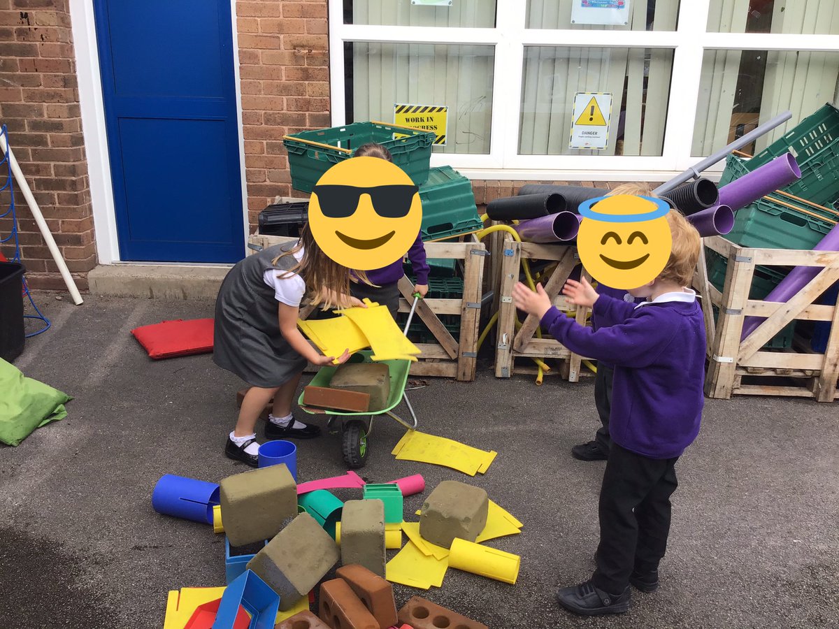 aspear_'s tweet photo. Such a brilliant first day for early years! The children have been absolute superstars and settled into our new class brilliantly. They have been super busy with all their new activities⭐️😊 @LauraLord35 @leights81 @RowParkAcademy https://t.co/40dudgELGh
