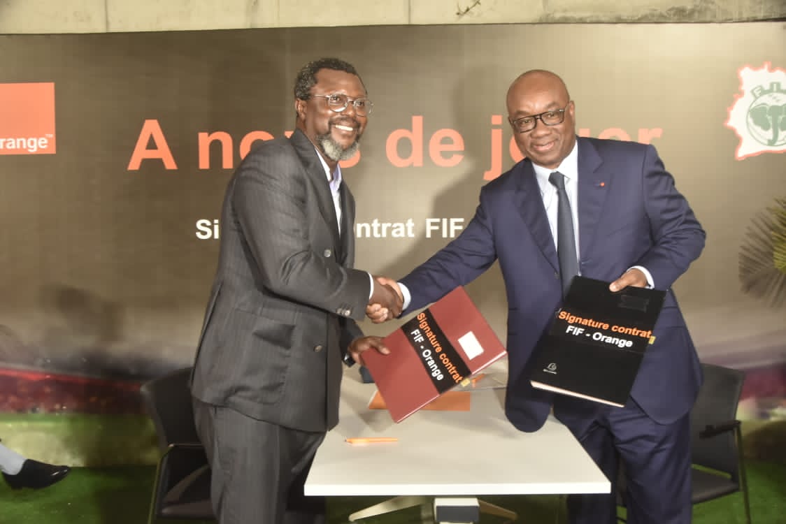 mamadou_bamba_'s tweet photo. Entre @CI_Orange et la FIF, un mariage de raison pour le développement de notre football national, mais aussi un mariage d’amour pour faire vivre la passion du foot, partager les émotions avec tous les fans autour de notre marque. #ÀNousDeJouer @Allons_avec_YID @cissmel https://t.co/JCmQMXgn3B