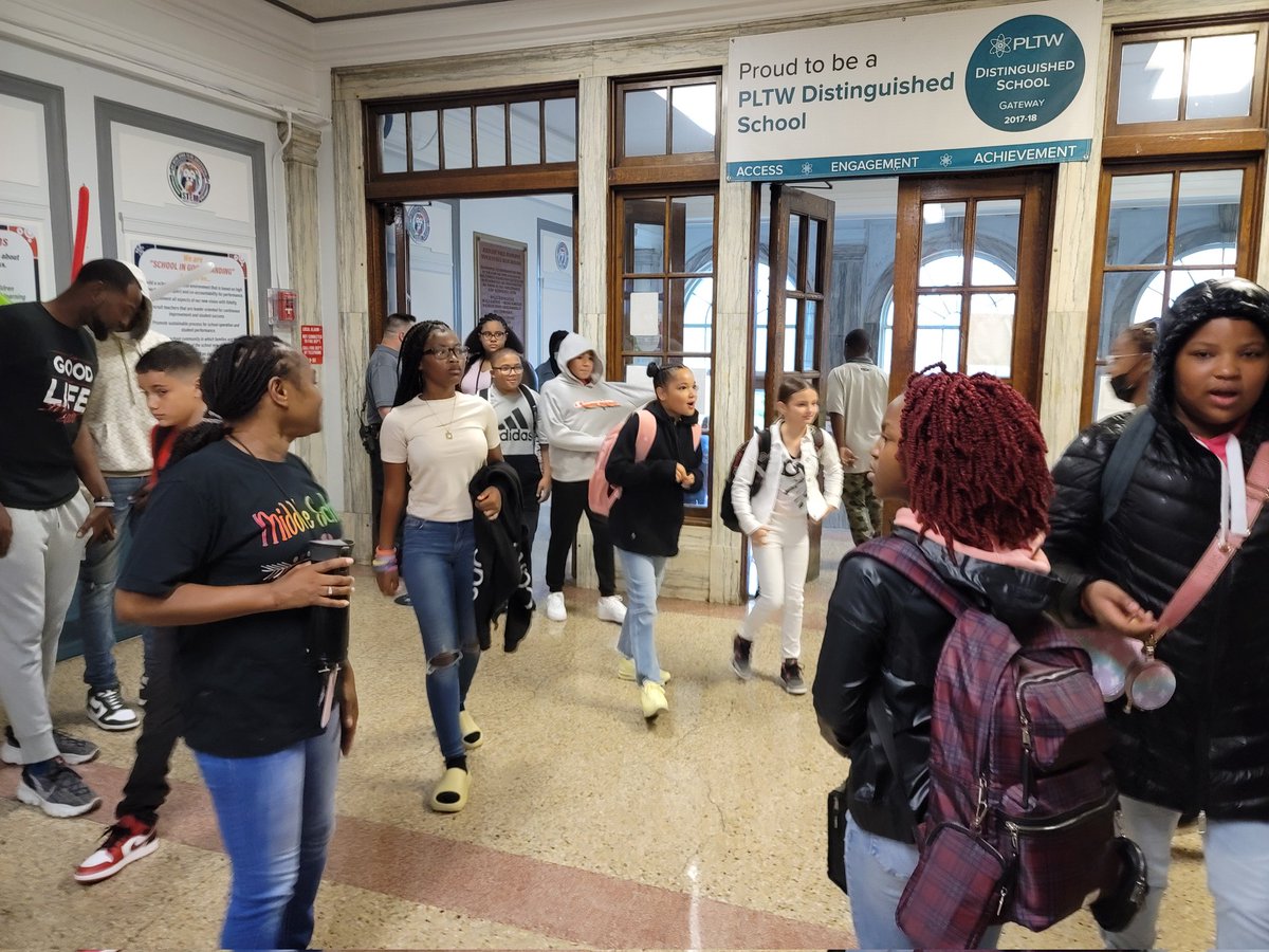 STEMatBlodgett's tweet photo. Welcome to the 2022-2023 school year, Syracuse STEM scholars.
We are so excited to see you!! Let's have a wonderful and successful year together! #GoSTEMLions #SCSDFirstDay @STEMatBlodgett @SyracuseSchools https://t.co/PGh1emNzHx