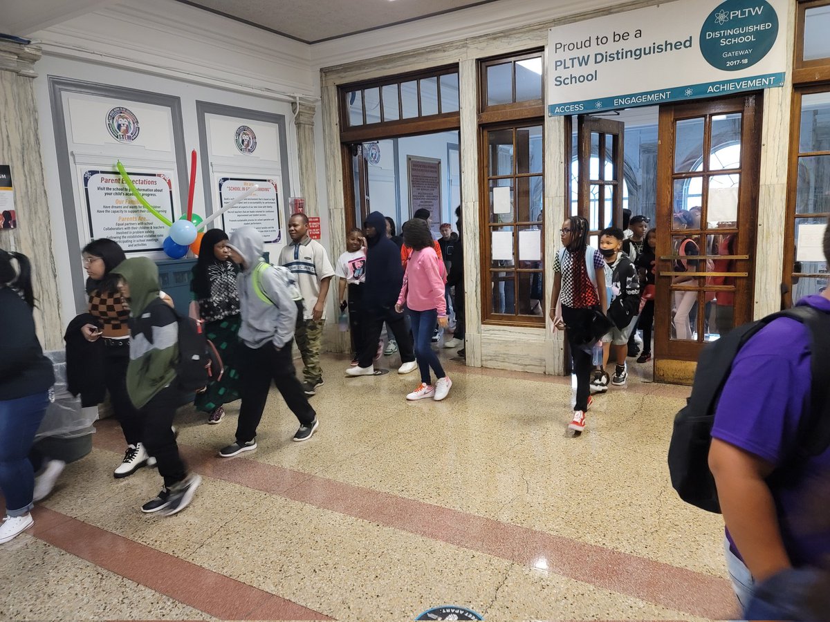 STEMatBlodgett's tweet photo. Welcome to the 2022-2023 school year, Syracuse STEM scholars.
We are so excited to see you!! Let's have a wonderful and successful year together! #GoSTEMLions #SCSDFirstDay @STEMatBlodgett @SyracuseSchools https://t.co/te6LnJ4LzY