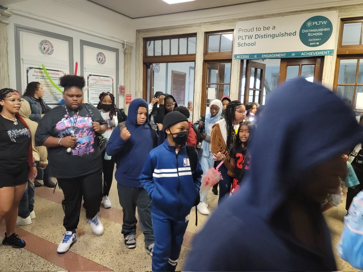STEMatBlodgett's tweet photo. Welcome to the 2022-2023 school year, Syracuse STEM scholars.
We are so excited to see you!! Let's have a wonderful and successful year together! #GoSTEMLions #SCSDFirstDay @STEMatBlodgett @SyracuseSchools https://t.co/te6LnJ4LzY