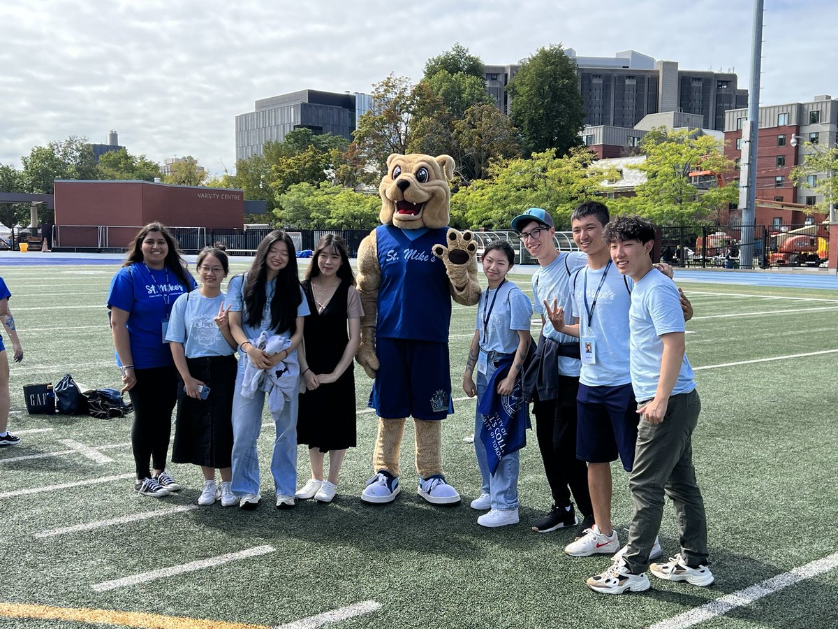 UofT's tweet image. #UofT’s tri-campus cheer-off is just getting started. Come join the fun! #UofTBackToSchool 📢 #UTogether