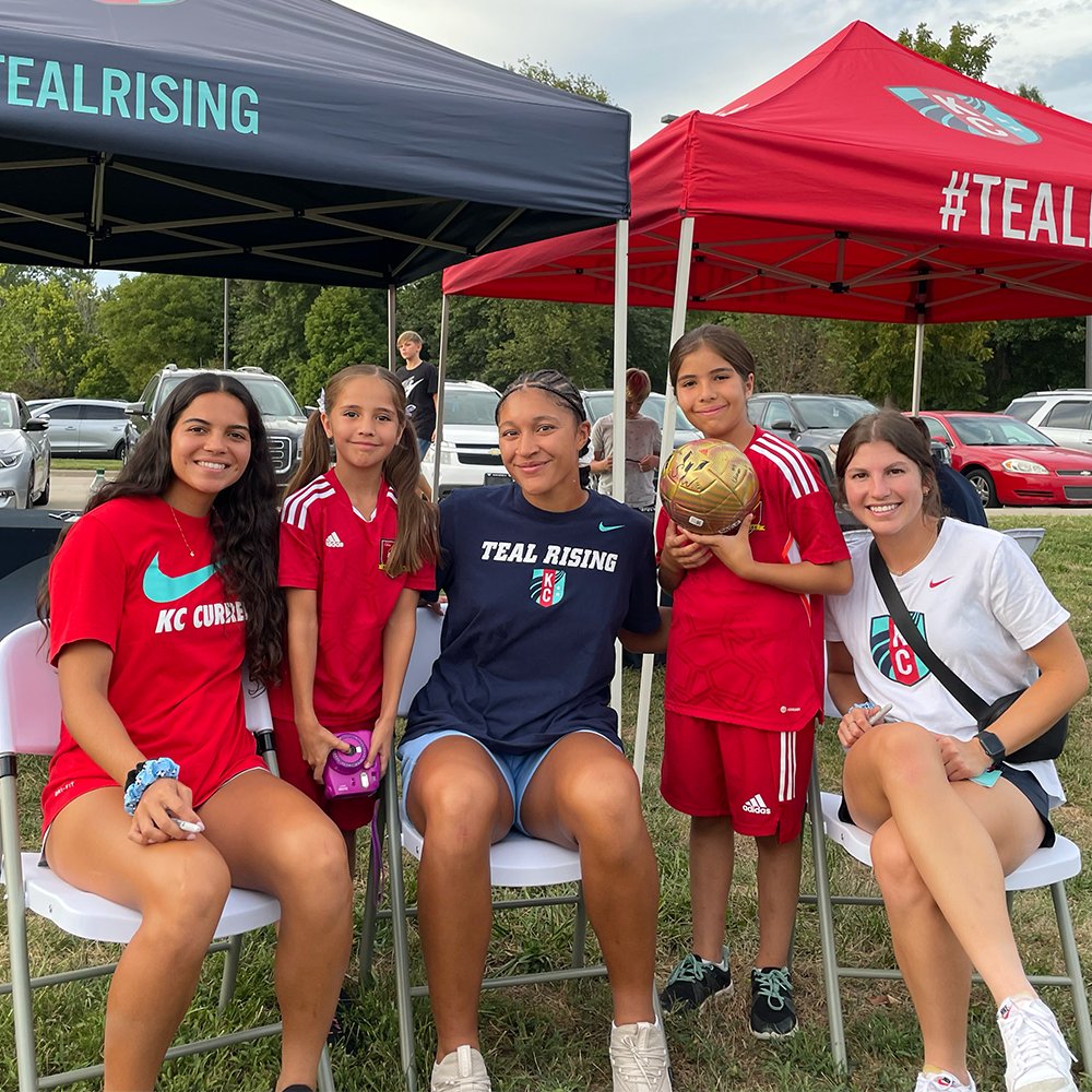 thekccurrent's tweet photo. Committed to growing the game of soccer for everyone in and around KC π
Our players loved being part of this equipment swap held by @LeavSocAssoc and getting to meet the future of soccer.
Shoutout to @kcbluecrew for encouraging families to #ShowUpKC! https://t.co/vs3k2xNM4r