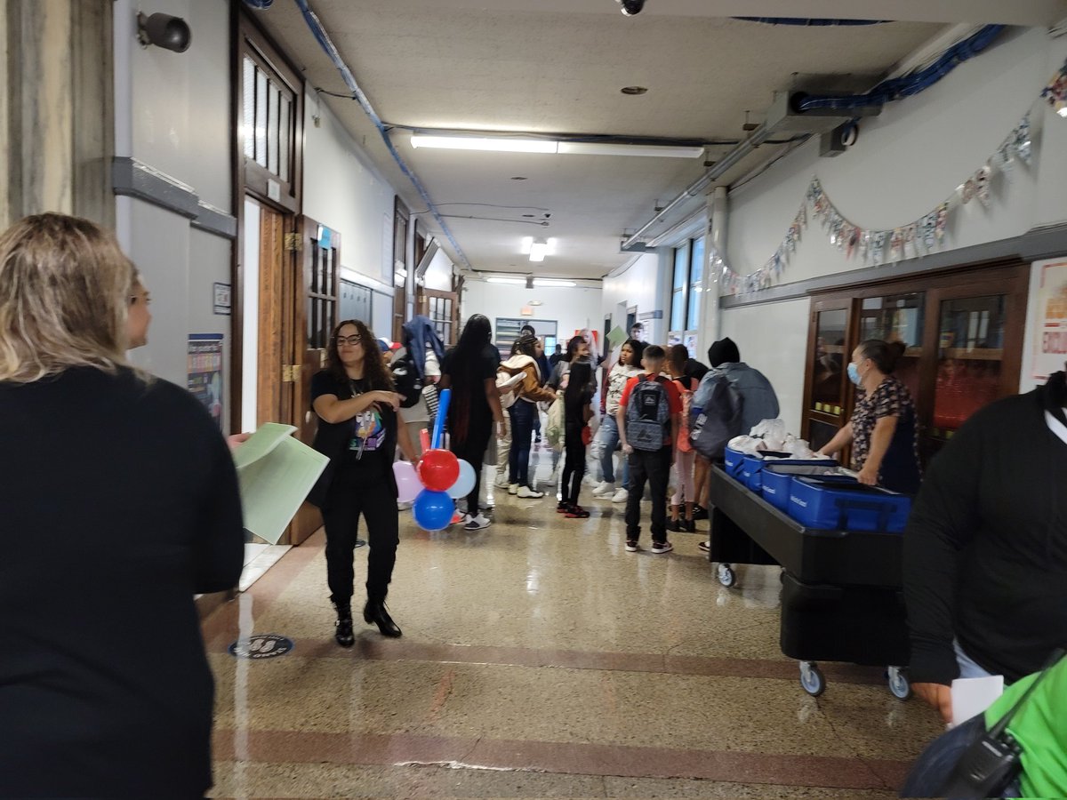 STEMatBlodgett's tweet photo. Welcome to the 2022-2023 school year, Syracuse STEM scholars.
We are so excited to see you!! Let's have a wonderful and successful year together! #GoSTEMLions #SCSDFirstDay @STEMatBlodgett @SyracuseSchools https://t.co/PGh1emNzHx