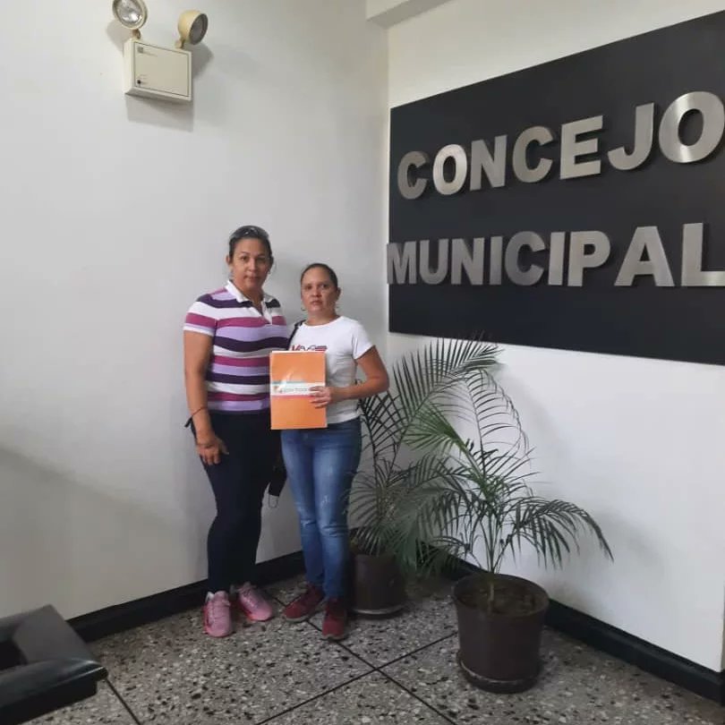 marisoon67's tweet photo. @victimassandiegodos insistiendo y persistiendo para lograr justicia ante los entes públicos,ya que Grupo Fernandez no hace entrega de los locales comerciales que fueron cancelados hace más de 7 anos y solo realiza promesas de fechas de entrega que nunca se han concretado https://t.co/Oqp6L7dzt2
