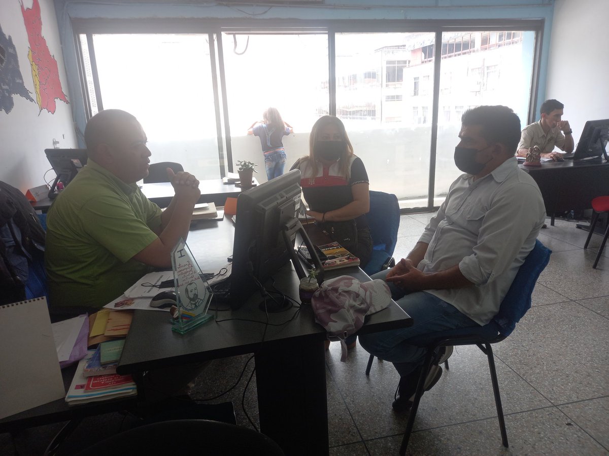 #Táchira jefe de División de Supervisión, sostiene importante reunión con la nueva supervisora intercircuital para el municipio Rafael Urdaneta #FronteraDePaz #EscuelasAbiertas2022 @MPPEDUCACION <a href="/DGSEMPPE/">DIRECCIÓN GENERAL DE SUPERVISIÓN MPPE</a> <a href="/_LaAvanzadora/">Yelitze Santaella</a> @ZonaEducTachira <a href="/Berzabethg1/">Berzabethgandicaoficial</a>