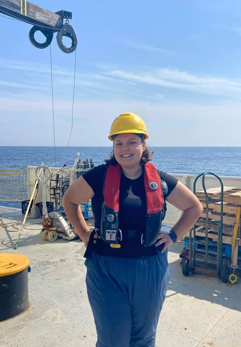 Lydia Pinard ’22 has been using Instagram as a platform to share her passion for marine science. She recently documented her work on a research cruise from Nova Scotia to New Jersey. Keep up the great work!