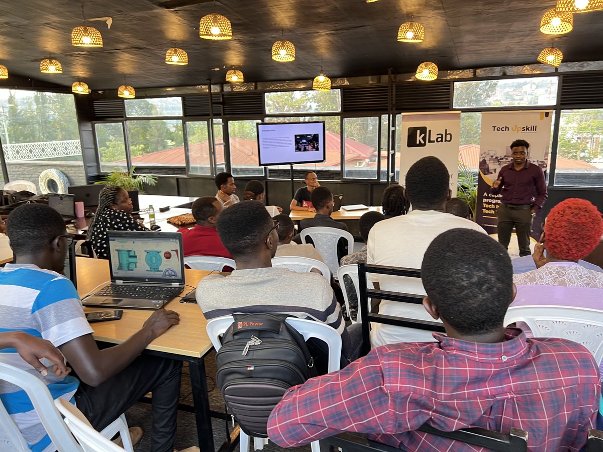 klabrw's tweet image. &quot;The essence of a market fit prototype begins with a perfect pitch&quot;.Joined by @YussoufNtwali,CEO @baginnovationrw during the #TechUpSkill soft skills,discussed strategies &amp;amp; techniques of preparing &amp;amp; delivering a perfect pitch,to seal the potential of tenants&apos;solutions for success