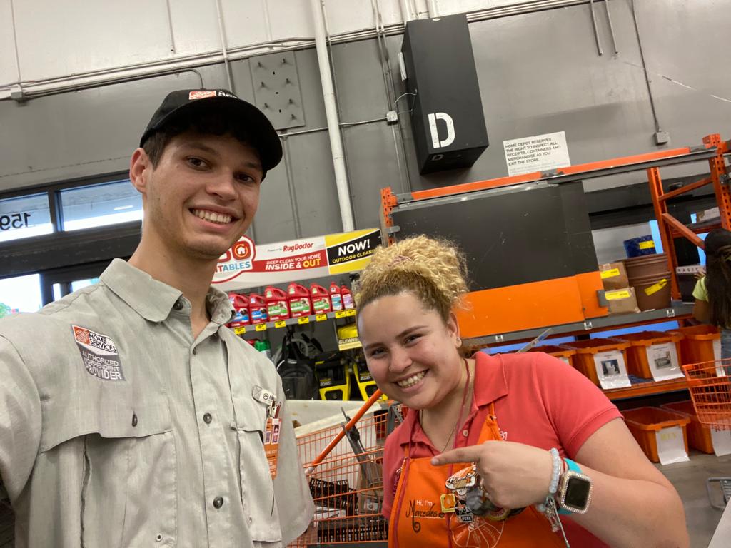 THDFenceCity's tweet photo. 🟠🟠🟠🟠Rocking and Rolling with the associates in store 202! 🟠🟠🟠🟠 🟠For more information please call 1-833-HD-FENCE for your FREE in-home estimate @homedepot202 #MINIPK #fencing #homedepot #vinyl #pvc #fence https://t.co/6UrHKz8q2e