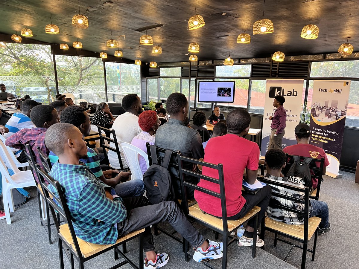 klabrw's tweet image. &quot;The essence of a market fit prototype begins with a perfect pitch&quot;.Joined by @YussoufNtwali,CEO @baginnovationrw during the #TechUpSkill soft skills,discussed strategies &amp;amp; techniques of preparing &amp;amp; delivering a perfect pitch,to seal the potential of tenants&apos;solutions for success