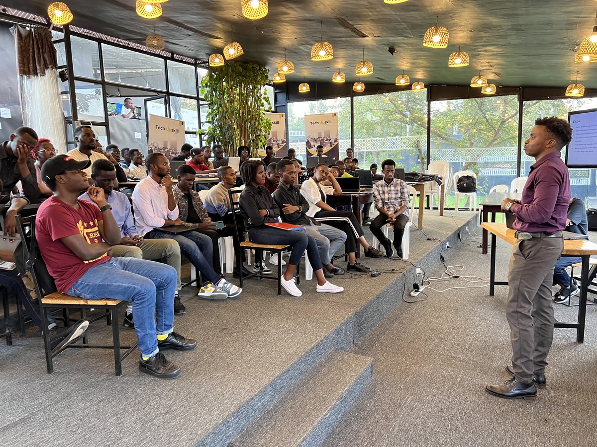 klabrw's tweet image. &quot;The essence of a market fit prototype begins with a perfect pitch&quot;.Joined by @YussoufNtwali,CEO @baginnovationrw during the #TechUpSkill soft skills,discussed strategies &amp;amp; techniques of preparing &amp;amp; delivering a perfect pitch,to seal the potential of tenants&apos;solutions for success