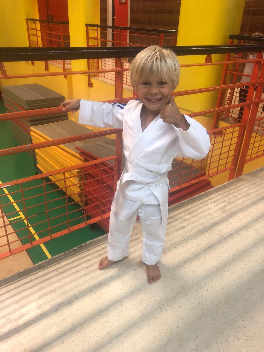 Très heureux de voir mon fils prendre sa première licence à la @francejudo_ ! Pas impossible que <a href="/FFTennis/">FFT</a> et <a href="/FFNatation/">FFN</a> soient les suivantes. 
Le sport en club à 2 ans de #Paris2024 c'est idéal pour #BougerPlus, faire des rencontres et commencer à rêver en grand