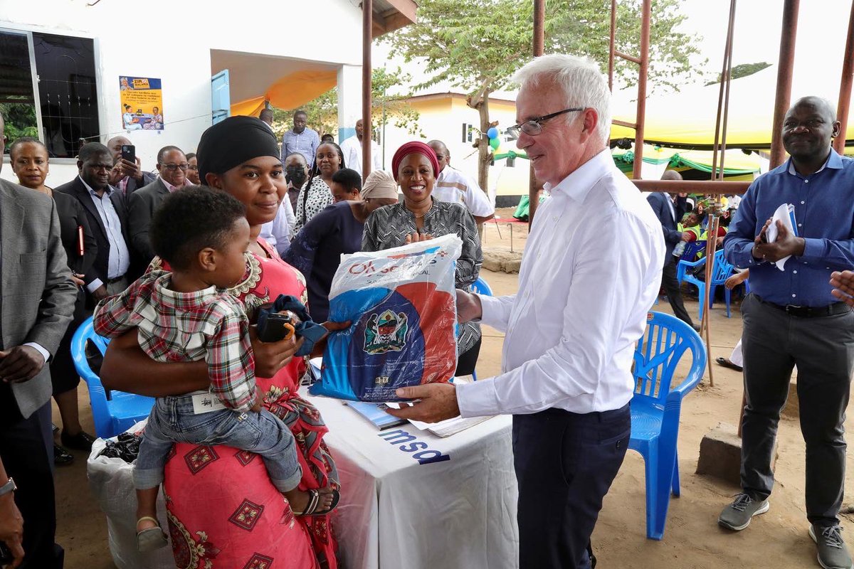 wizara_afyatz's tweet photo. Waziri @ummymwalimu ameishukuru  @Globalfund kwa kuendelea kufadhili upatikaji bure wa dawa za kupunguza makali ya Virusi vya Ukimwi (ARV), vipimo vya haraka vya utambuzi wa ugonjwa wa Malaria,Sindano za Malaria kali, Dawa za Malaria (ARU) pamoja na tiba ya ugonjwa wa Kifua Kikuu https://t.co/6enF8d9hFl