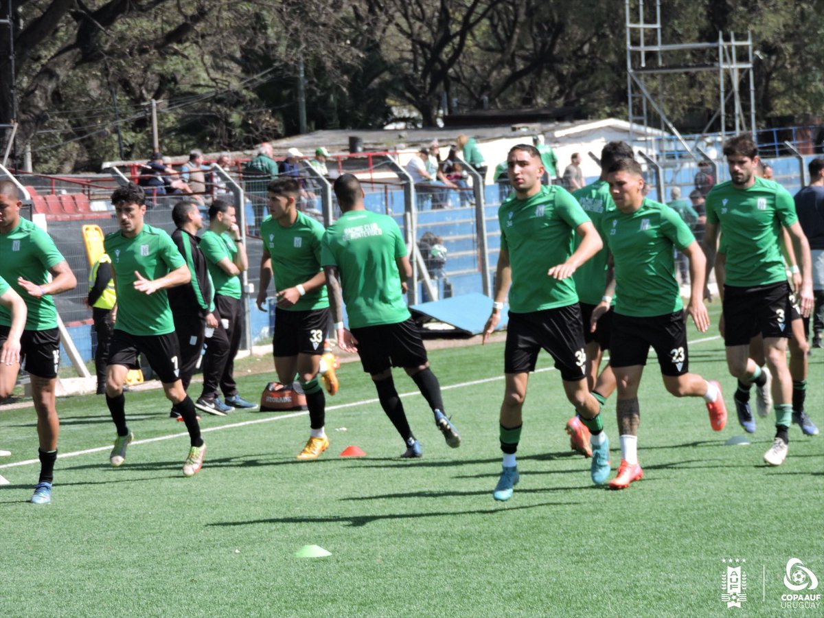 CopaAUFUruguay's tweet photo. #RACvsDEF | 📸 | ¡Previa del partido!
Calentamiento en el Estadio Parque Palermo a minutos de comenzar el partido.
➡️ @RacingClubUru - @DefensorSp
➡️ Tercera Fase #CopaAUFUruguay
#JuegaUnPaís https://t.co/O7gxAwczNJ