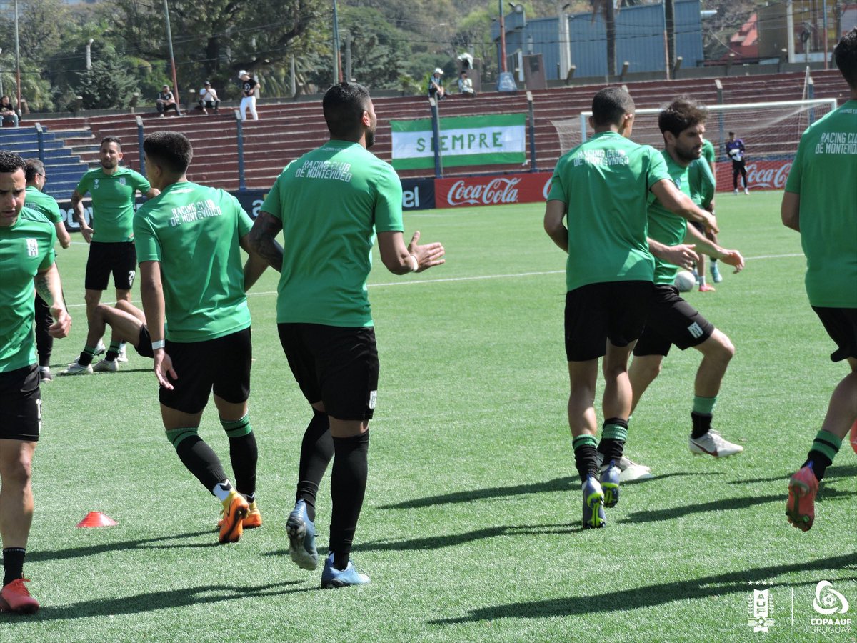 CopaAUFUruguay's tweet photo. #RACvsDEF | 📸 | ¡Previa del partido!
Calentamiento en el Estadio Parque Palermo a minutos de comenzar el partido.
➡️ @RacingClubUru - @DefensorSp
➡️ Tercera Fase #CopaAUFUruguay
#JuegaUnPaís https://t.co/O7gxAwczNJ