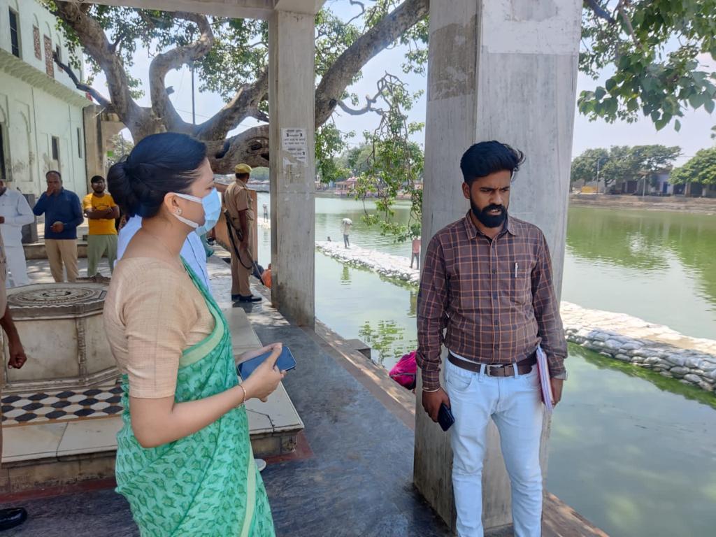 जिलाधिकारी महोदया द्वारा पर्यटन विभाग द्वारा कराए जा रहे सोरो घाट एवं पंचकोसी परिक्रमा का किया गया स्थलीय निरीक्षण साथ ही पंचकोसी परिक्रमा के निर्माण की गुणवत्ता की जांच हेतु पीडब्ल्यूडी को किया गया निर्देशित।<a href="/UPGovt/">Government of UP</a> <a href="/ChiefSecyUP/">S.P. Goyal, Chief Secretary, GoUP</a> <a href="/InfoDeptUP/">Information and Public Relations Department, UP</a> #kasganj