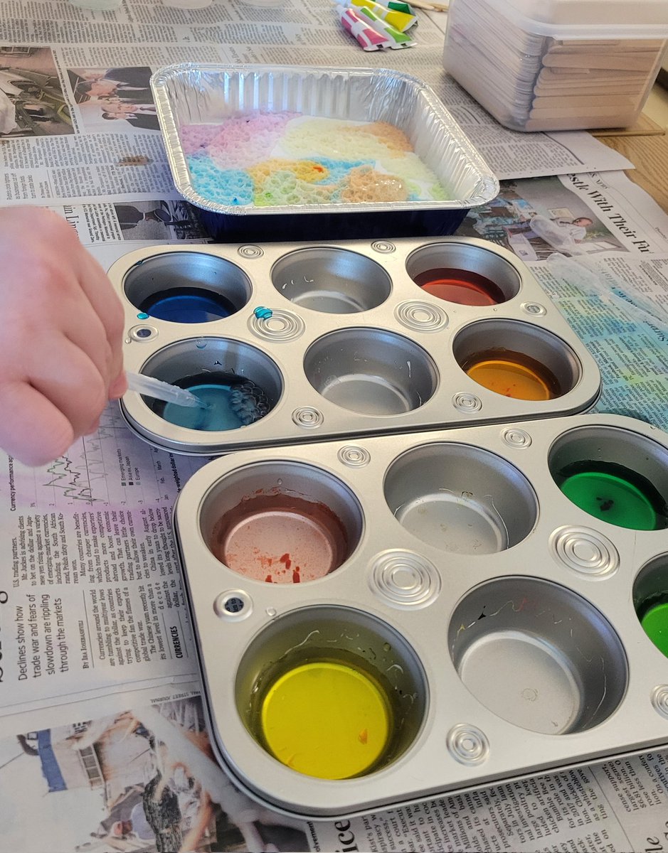 MrsTruska's tweet photo. Today was Science Exploration day! Our ECS class experimented with color: we dropped primary colored vinegar with baking soda to observe both a chemical reaction and color mixing. We also tried our hand at chromatography, separating the colors of a variety of marker inks! https://t.co/906Lu0iY5F