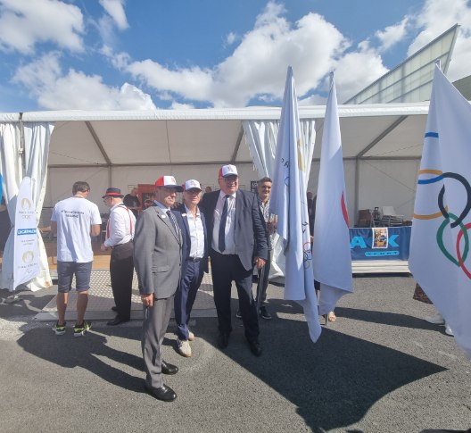 Journée #sport avec notre VP <a href="/BlanchardRaphaL/">Raphaël Blanchard</a> pour la signature de la convention de passage de la flamme olympique <a href="/Paris2024/">Paris 2024</a> dans le <a href="/DptMarne/">Département Marne</a> en présence de <a href="/ThierryRey2024/">Thierry Rey</a> et des athlètes de la #TeamEliteMarne Faire rayonner la #Marne aussi grâce au sport.