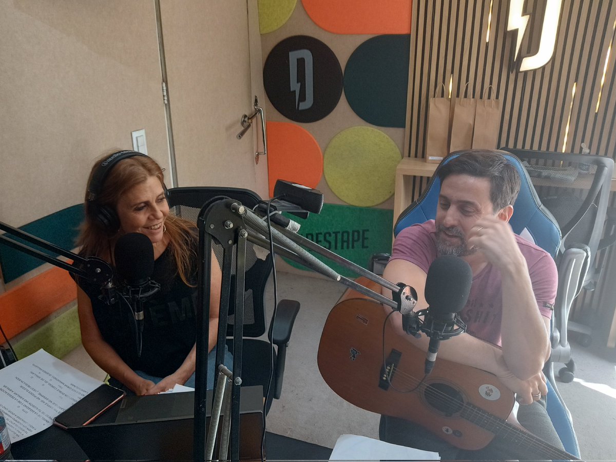 eldestape_radio's tweet photo. 🎶 #AHORA | Nos visitan @Irihauser y @ramiroabrevaya en el #CierreMusical de #ConsensoyCoso 

📻 FM107.3 | AM1050
💻 https://t.co/da14gj9zrW https://t.co/xjElgLlIsT