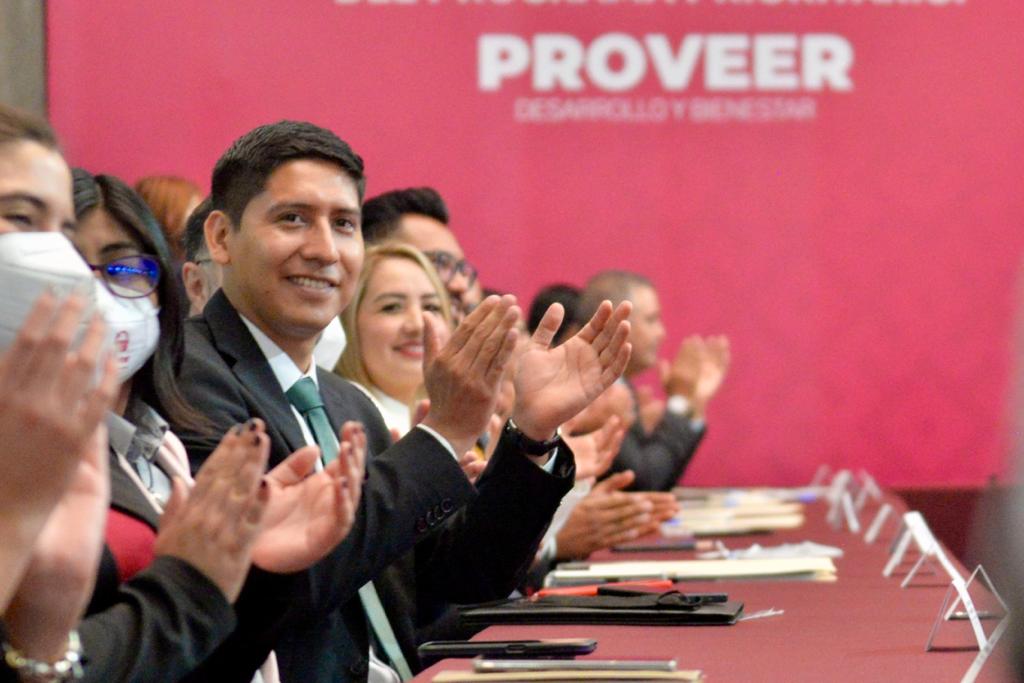 HeberLara11's tweet photo. 🧺 Ayer encabezados por el gobernador @CuitlahuacGJ y el Secretario @SoyGuillermoFS estuvimos en la firma del convenio del programa “#PROVEER, Desarrollo y Bienestar”. https://t.co/axkhq8bb2P