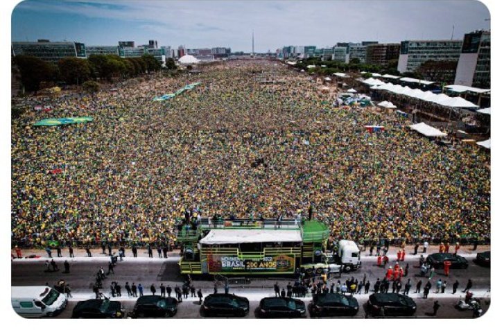ElsioCoelho23's tweet photo. Segundo o cível Datafolha, tem 120 pessoas 

Chupa-cabra #esquerdalhas https://t.co/APqO0TPdVK