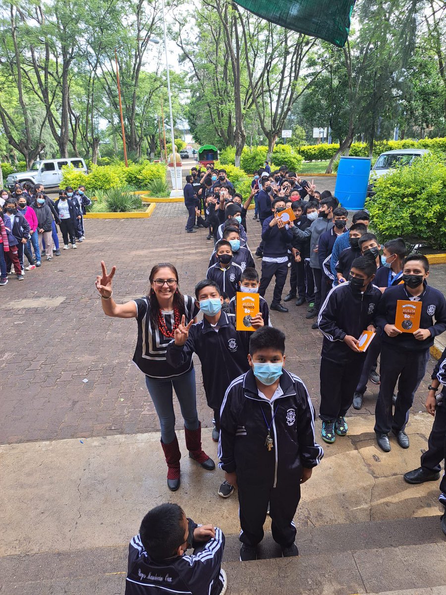 yarithtannos's tweet photo. Siempre es un gusto apoyar a la #EST14 de Reyes Mantecón #Oaxaca!!! A través de “Fomento a la Lectura Voluntariado Mexicano A.C.” y a mi amigo @juanc_acra Fundación @TannosyChavez donó libros para su Biblioteca!!! https://t.co/qW4N7ze4Fl