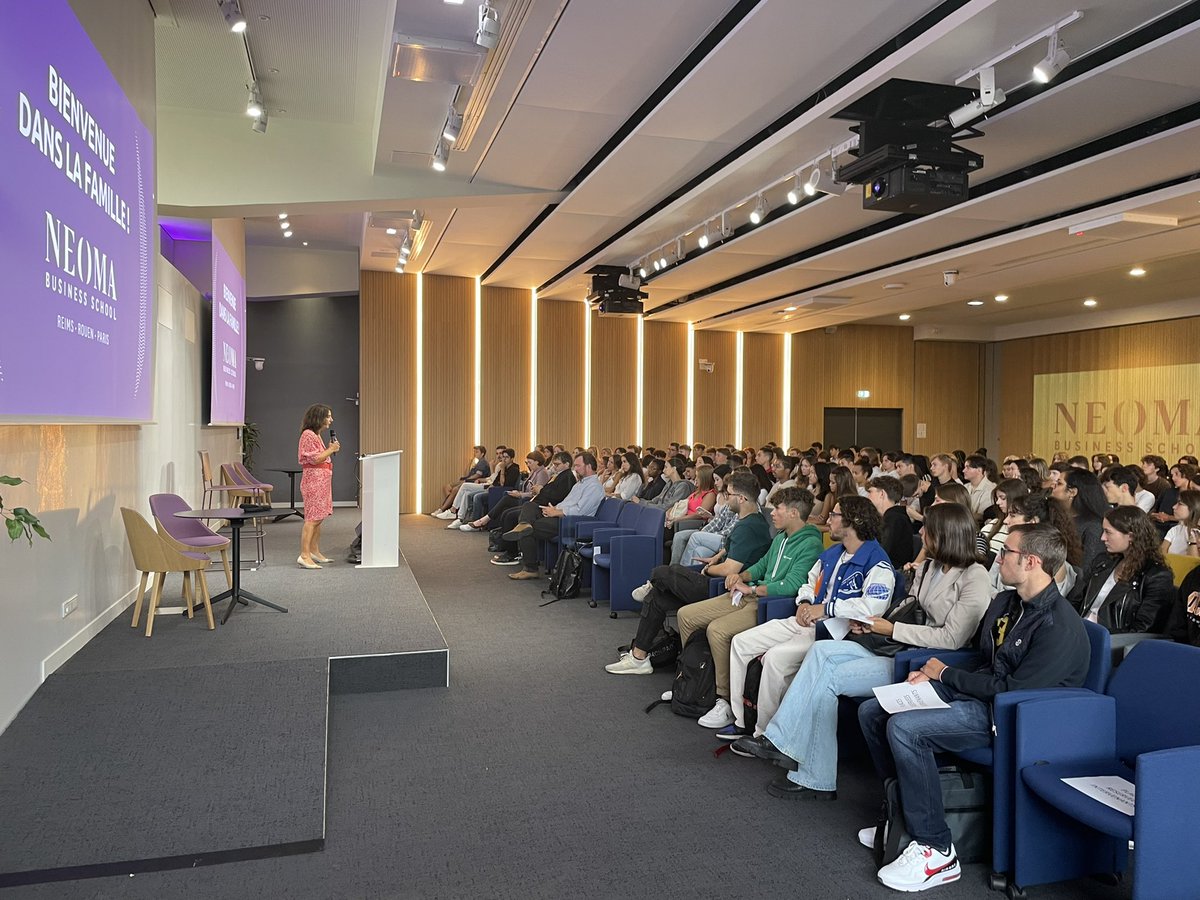 molka_abbes's tweet photo. Rentrée 3/3 des #GBBA de @NEOMAbs sur le campus de #Paris. 
Des étudiants passionnés et complètement absorbés par les interventions inspirantes autour du #digital, l’#innovations, #NéoPédagogie, opportunités offertes par notre large réseau @NEOMA_Alumni 🤩💫 https://t.co/kJEx62R4jP