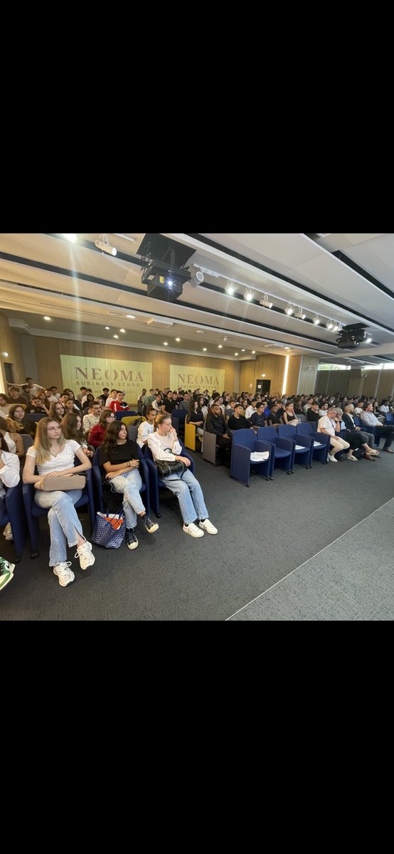 molka_abbes's tweet photo. Rentrée 3/3 des #GBBA de @NEOMAbs sur le campus de #Paris. 
Des étudiants passionnés et complètement absorbés par les interventions inspirantes autour du #digital, l’#innovations, #NéoPédagogie, opportunités offertes par notre large réseau @NEOMA_Alumni 🤩💫 https://t.co/kJEx62R4jP