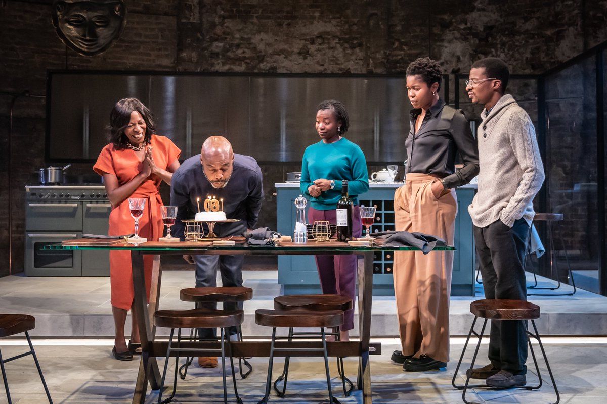 AlmeidaTheatre's tweet photo. 🔥 First look at The Clinic on stage 🔥

📸 @brennerphotos

👏👏👏 @Tee__Luvs @BerlinDonna @MaynardEziashi Simon Manyonda @gloriaobianyo Mercy Ojelade https://t.co/yJZq3QUsaB