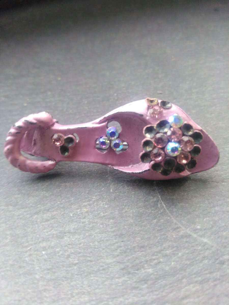 rogerdrags's tweet photo. The very first piece of 'drag jewellery' my Husband ever purchased 30 years ago. He called it his 'ruby slipper' #drag #dragqueen #dragqueens #DragRaceUK #rubycabernet #RIP https://t.co/Oo5xDhBX27