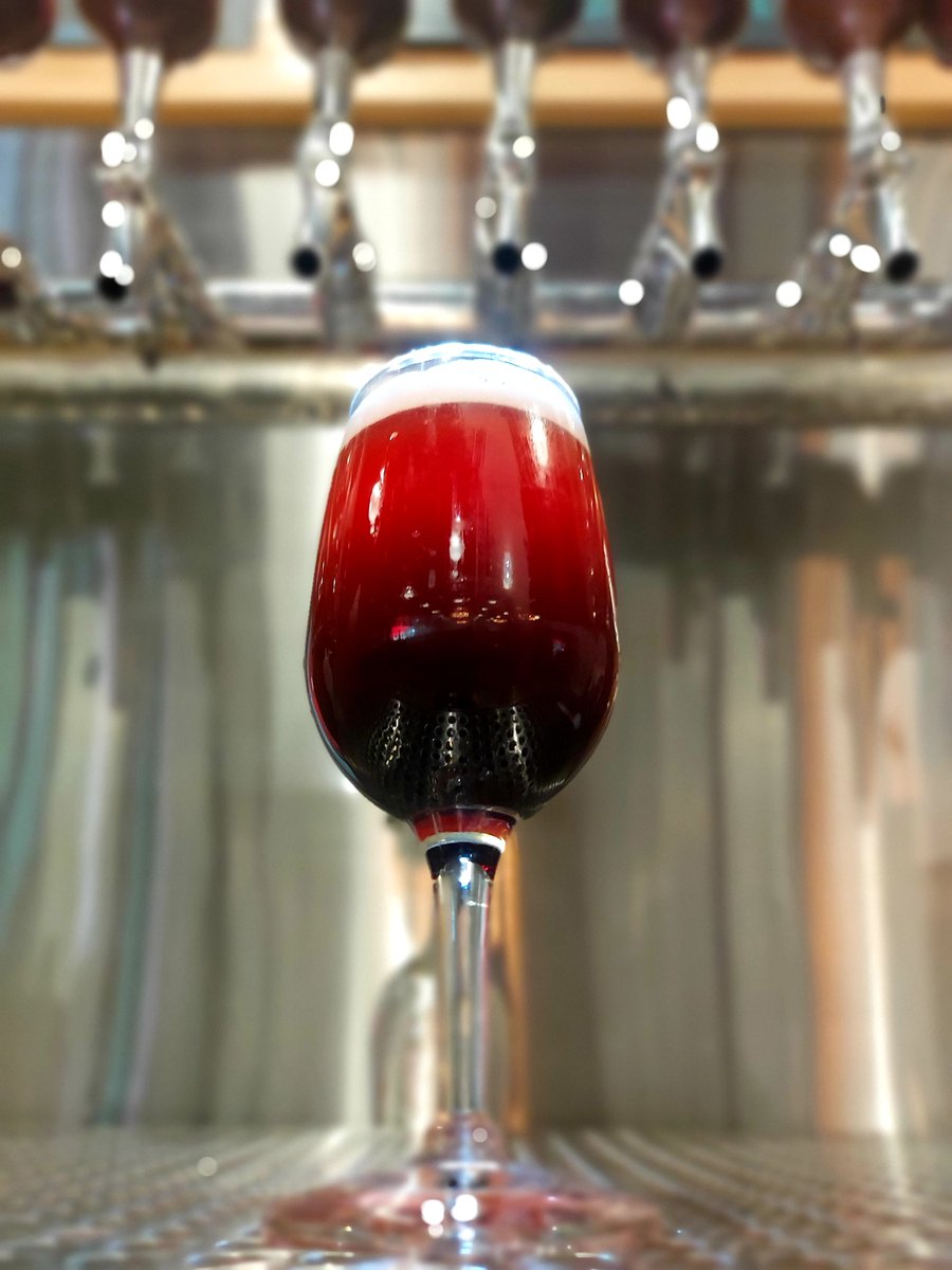 7venthSunBeer's tweet photo. Who says blondes have all the fun?
Meet 😻𝖱𝖤𝖣 𝖪𝖨𝖳𝖳𝖸😻
A mix of our gorgeous Raspberry Belgian Strong Ale &amp; Chocolate Milk Stout. 
MeeeOW, that's good.
Cheers!
#7venthSunBrewery #beercocktail #craftbeer #beerme #drinklocal #supportlocalbeer #humpdaytreat https://t.co/KbAMmt3ctR